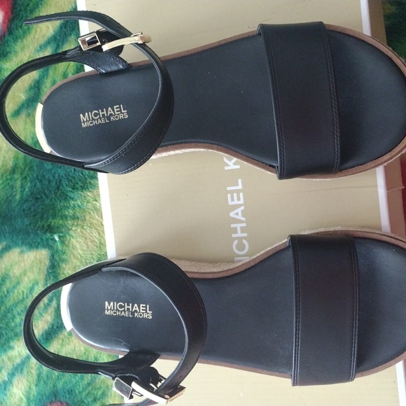 Michael kors leather shoes - Picture 3 of 5